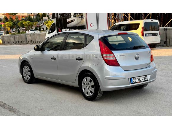 ACİL SATILIK 2011 MODEL i30 1.6 CRDİ HATASIZ BOYASIZ ORJİNAL