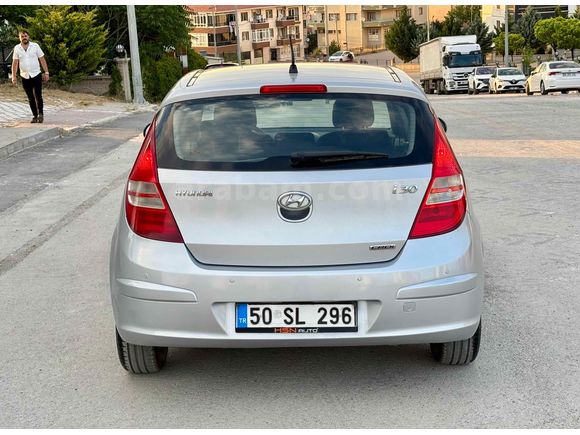 ACİL SATILIK 2011 MODEL i30 1.6 CRDİ HATASIZ BOYASIZ ORJİNAL
