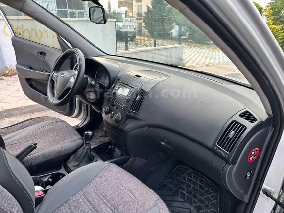 ACİL SATILIK 2011 MODEL i30 1.6 CRDİ HATASIZ BOYASIZ ORJİNAL