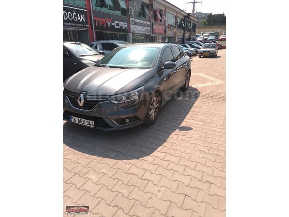 DİZEL OTOMATİK MEGANE. 4