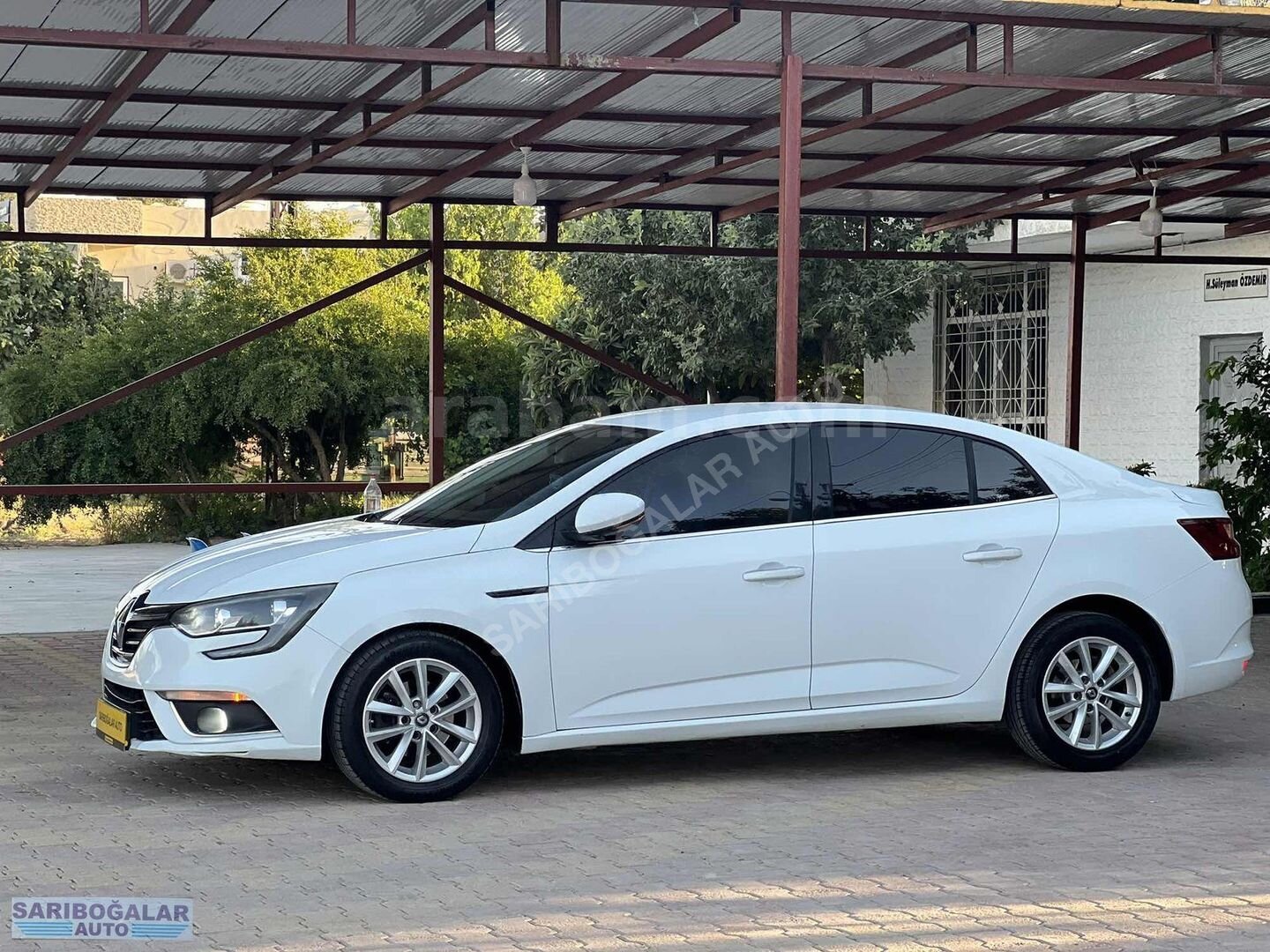 Galeriden Renault Megane 1.5 dCi Touch 2017 Model Mardin 280.000 km Beyaz 4