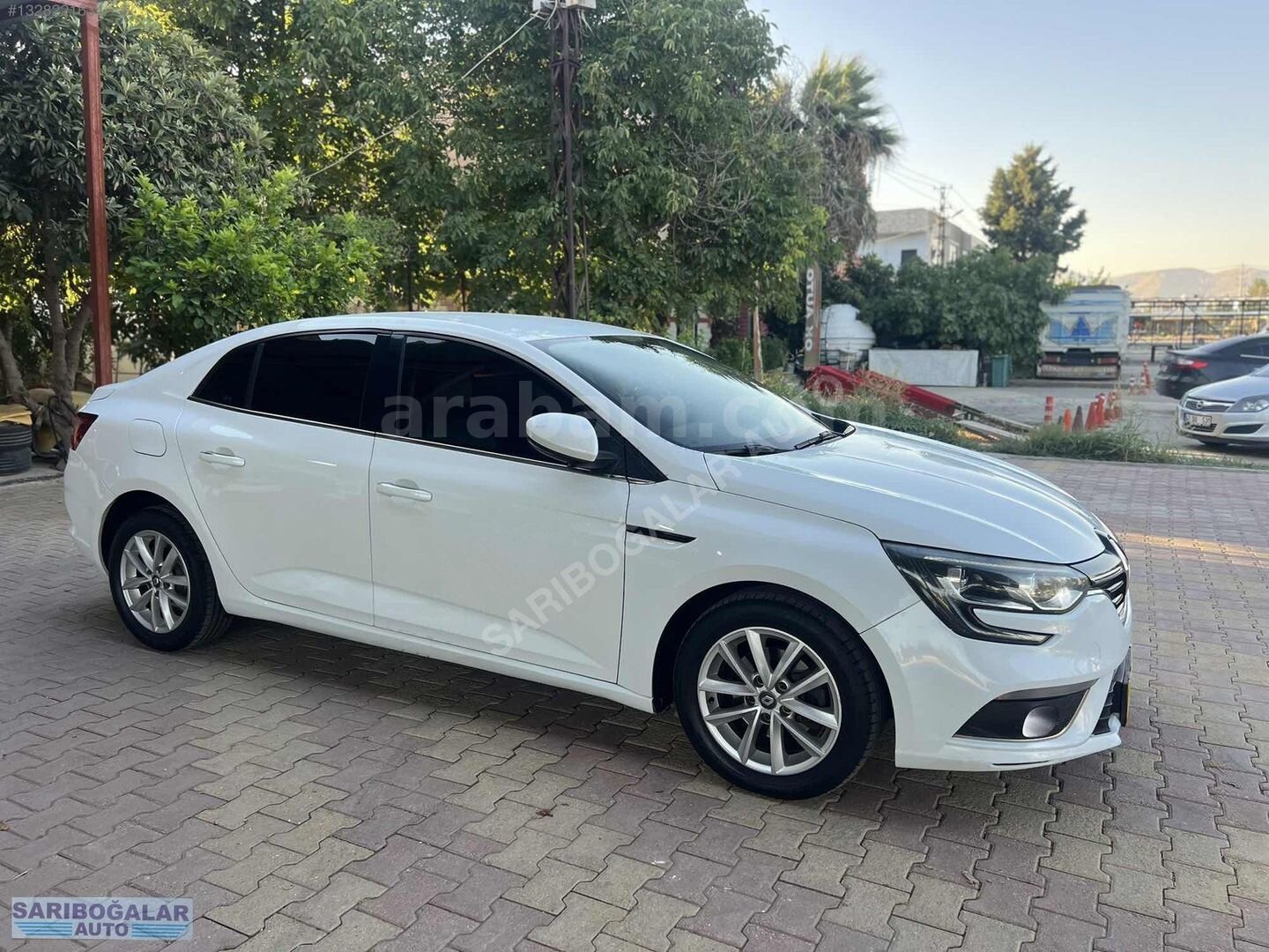 Galeriden Renault Megane 1.5 dCi Touch 2017 Model Mardin 280.000 km Beyaz 2