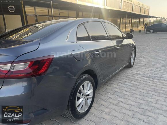 ÖZALP AUTO'dan 2018 Model Megane4 Otomatik Touch Çok Temiz