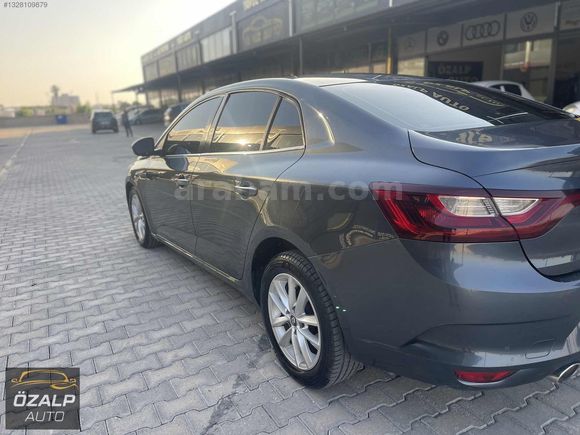 ÖZALP AUTO'dan 2018 Model Megane4 Otomatik Touch Çok Temiz