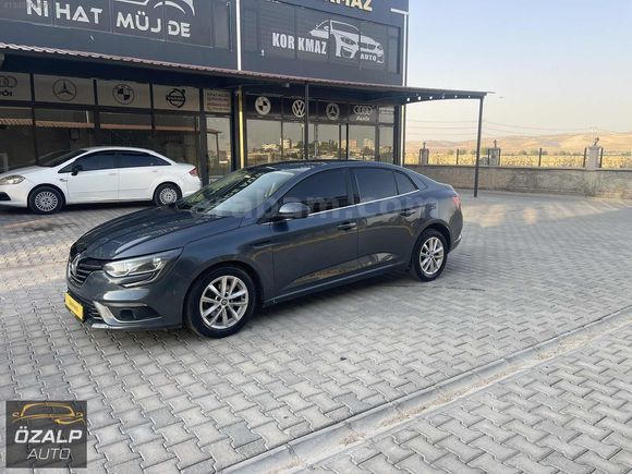 ÖZALP AUTO'dan 2018 Model Megane4 Otomatik Touch Çok Temiz