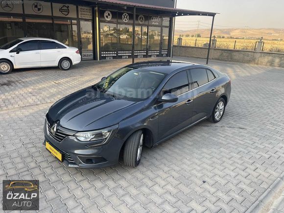 ÖZALP AUTO'dan 2018 Model Megane4 Otomatik Touch Çok Temiz