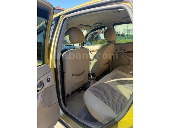 Sahibinden Ford Focus 1.6 Ghia 2000 Model