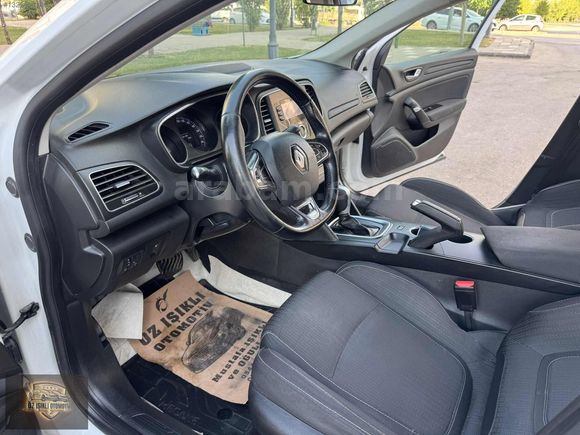 ÖZ IŞIKLI OTOMOTİVDEN 2017 RENAULT MEGANE TOUCH OTOMATİK