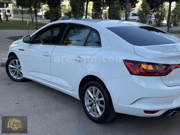 ÖZ IŞIKLI OTOMOTİVDEN 2017 RENAULT MEGANE TOUCH OTOMATİK