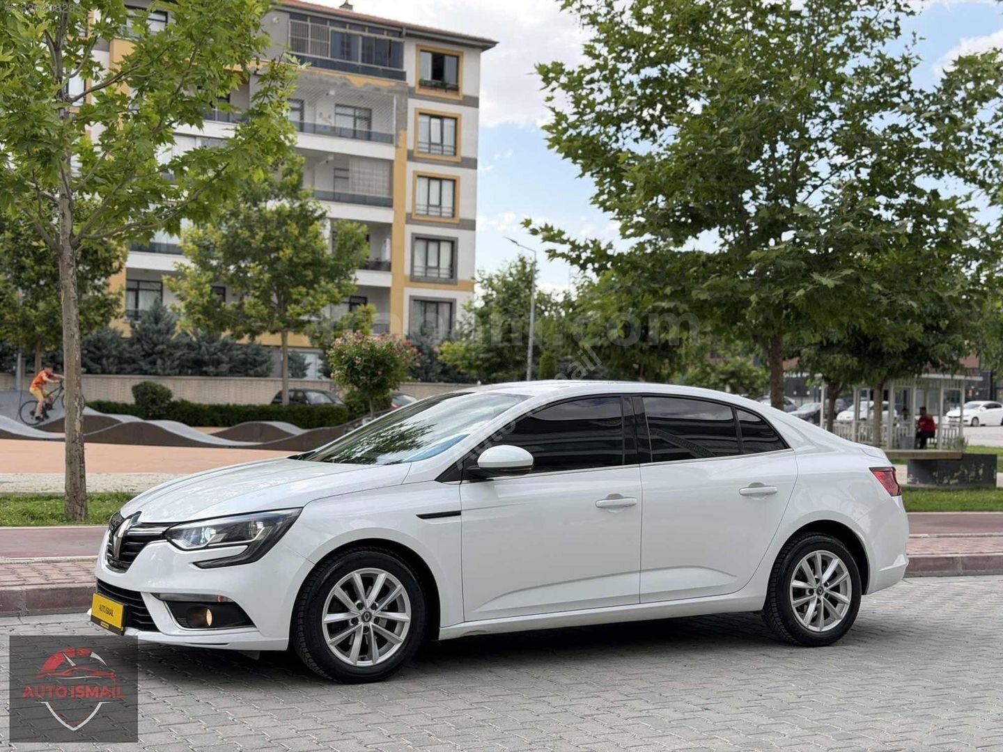 Galeriden Renault Megane 1.5 dCi Touch 2018 Model Konya 198.000 km Beyaz 3