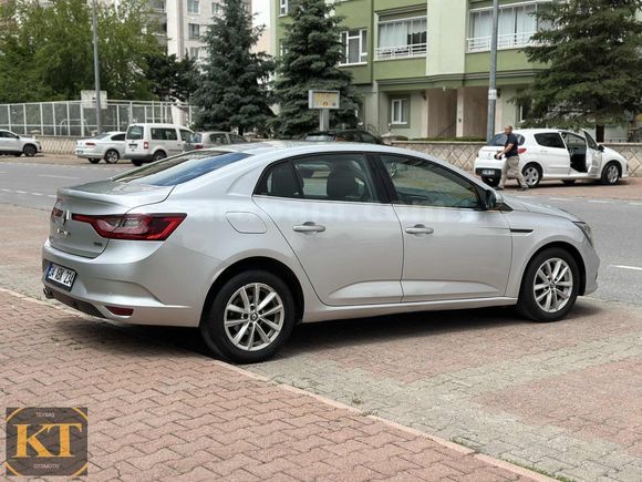 TERTEMİZ FUL BAKIMLI CAM GİBİ 2017 MEGANE TOUCH 1,5 DCI OTOMATİK