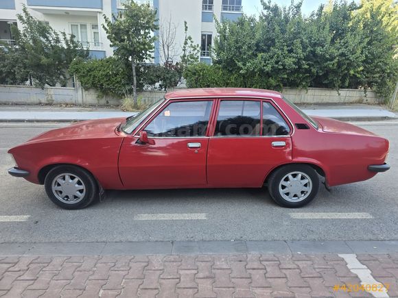 Koleksiyonluk 1975 Model Opel Rekord