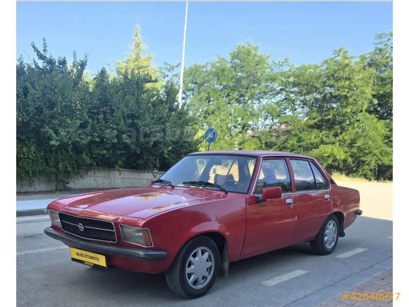 Koleksiyonluk 1975 Model Opel Rekord