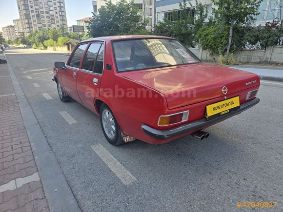 Koleksiyonluk 1975 Model Opel Rekord