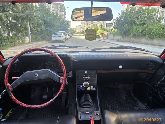 Koleksiyonluk 1975 Model Opel Rekord