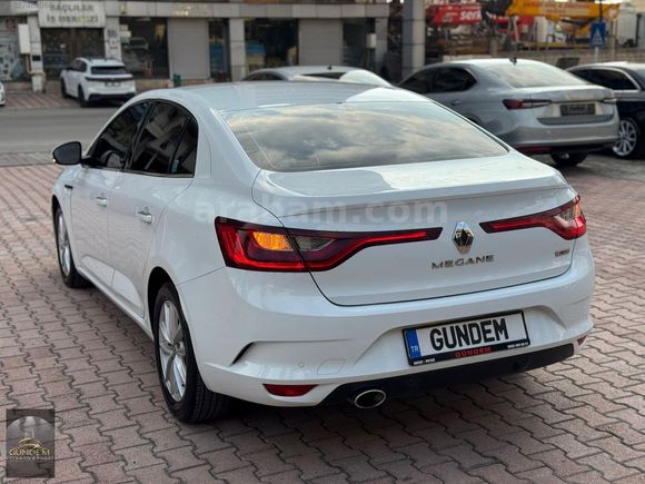 GÜNDEM'DEN 2017 DİZEL OTOMATİK TOUCH PAKET MEGANE4
