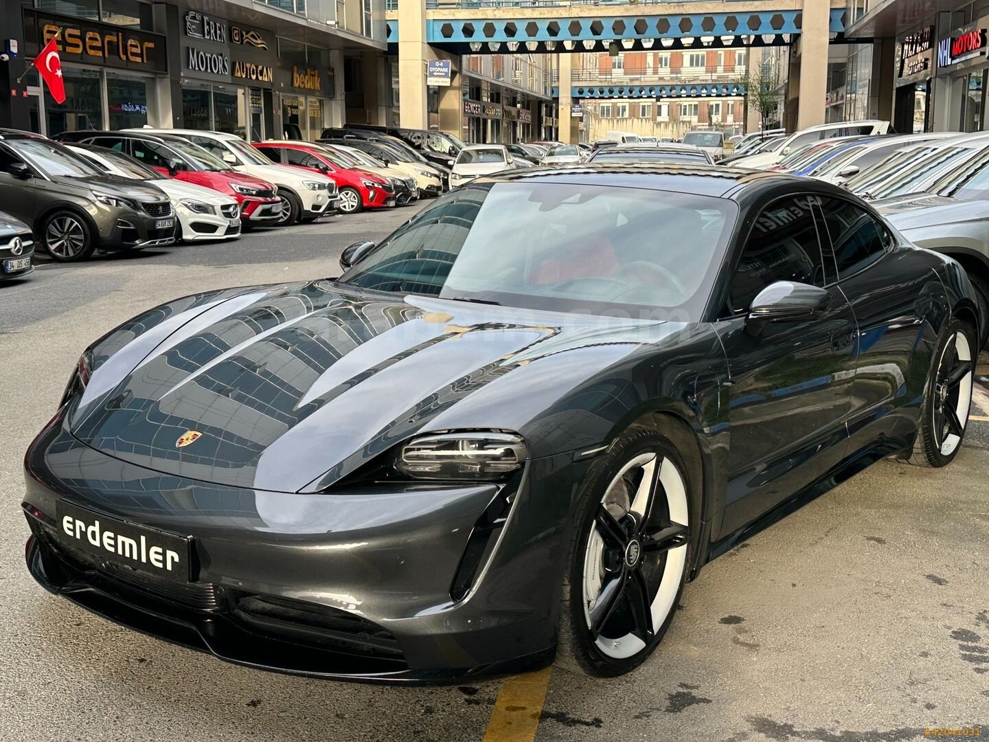 Galeriden Porsche Taycan Elektrik 4S Performance Plus 2020 Model İstanbul 55.000 km Füme 6