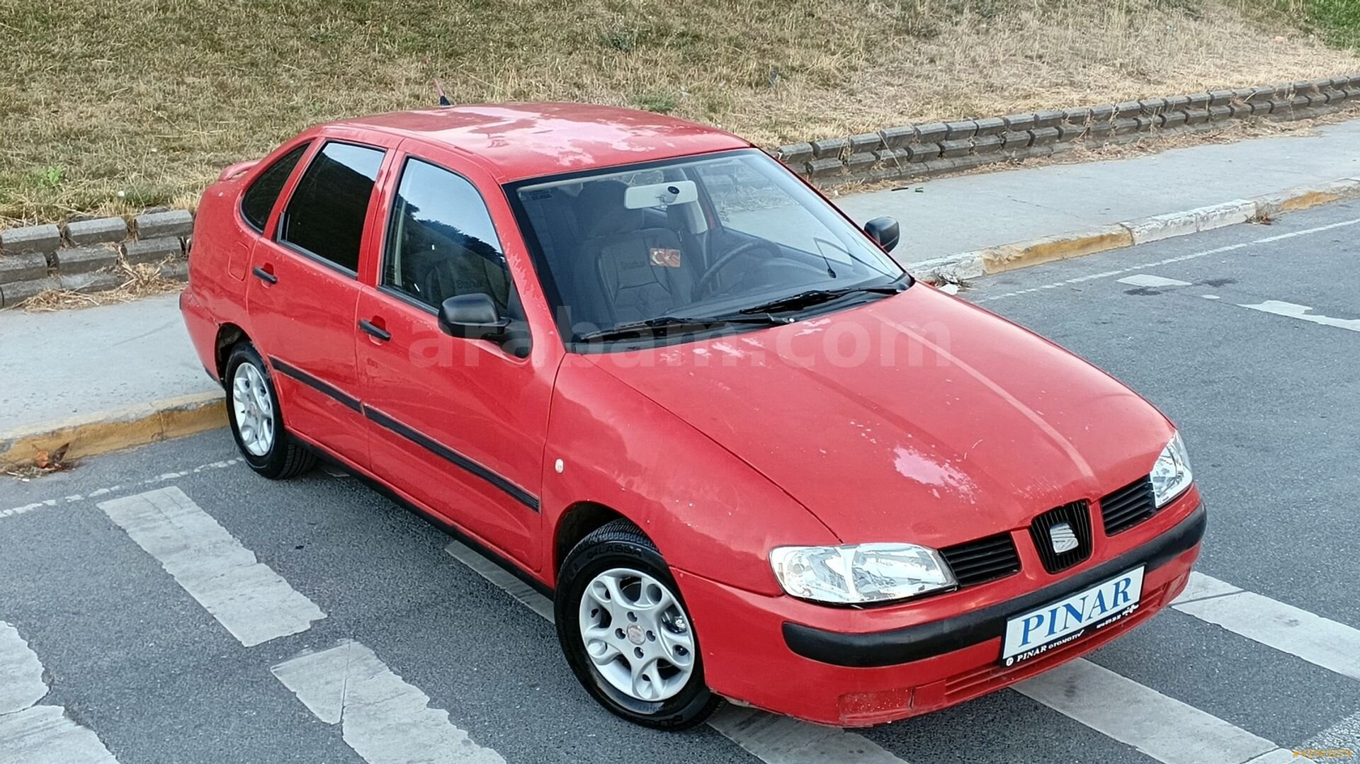 Galeriden Seat Cordoba 1.6 Stella 2000 Model İstanbul 329.600 km Kırmızı 4