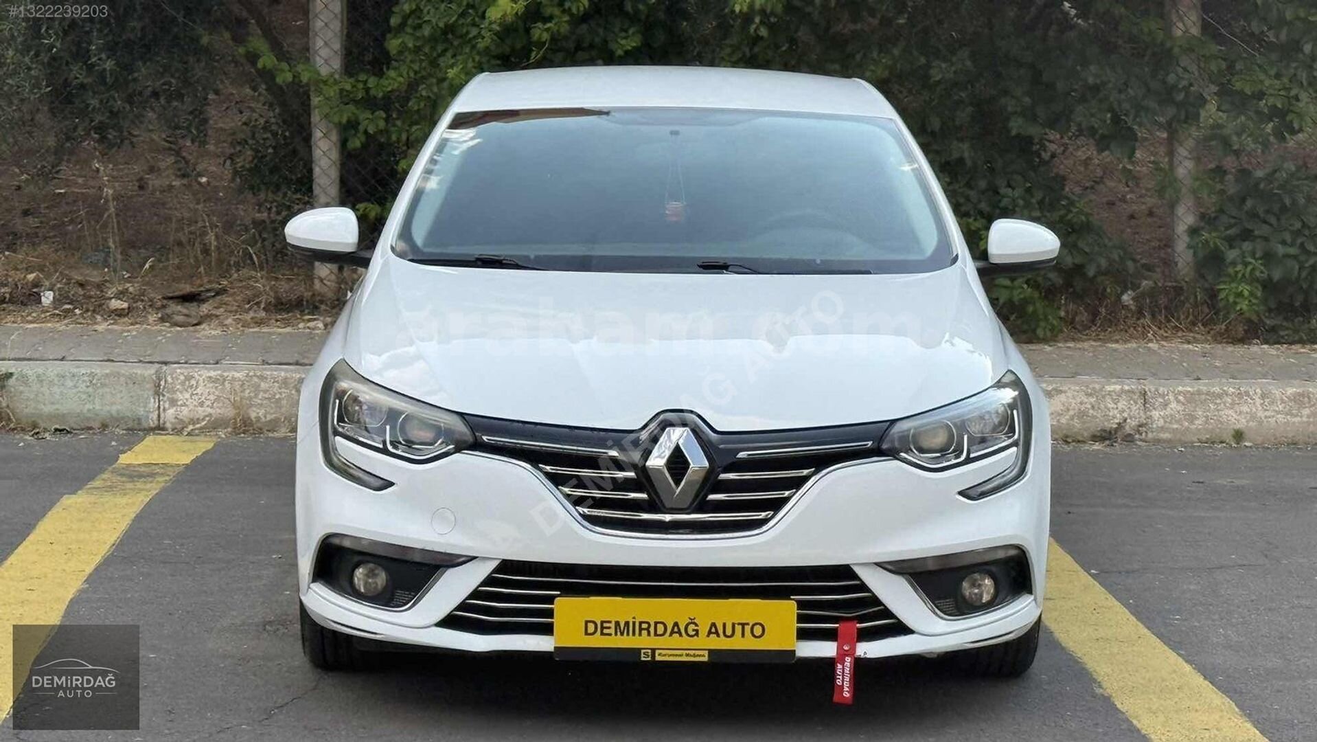 Galeriden Renault Megane 1.5 dCi Touch 2017 Model Şanlıurfa 188.000 km Beyaz 2