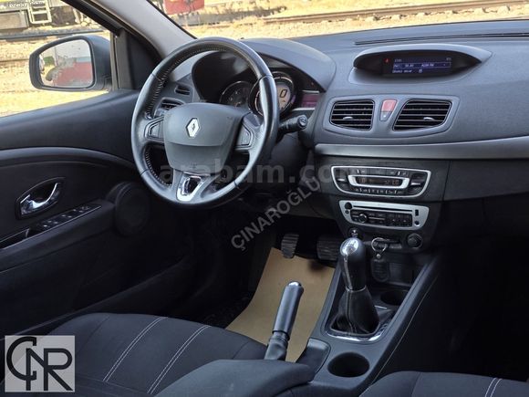 ÇINAROĞLU/2015/BOYASIZ/96.000 KM/MEGANE/1.5 DCI/TOUCH PLUS/BEYAZ