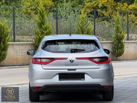 NOYA CARS 2016 RENAULT MEGANE EDC TOUCH PLUS 140km