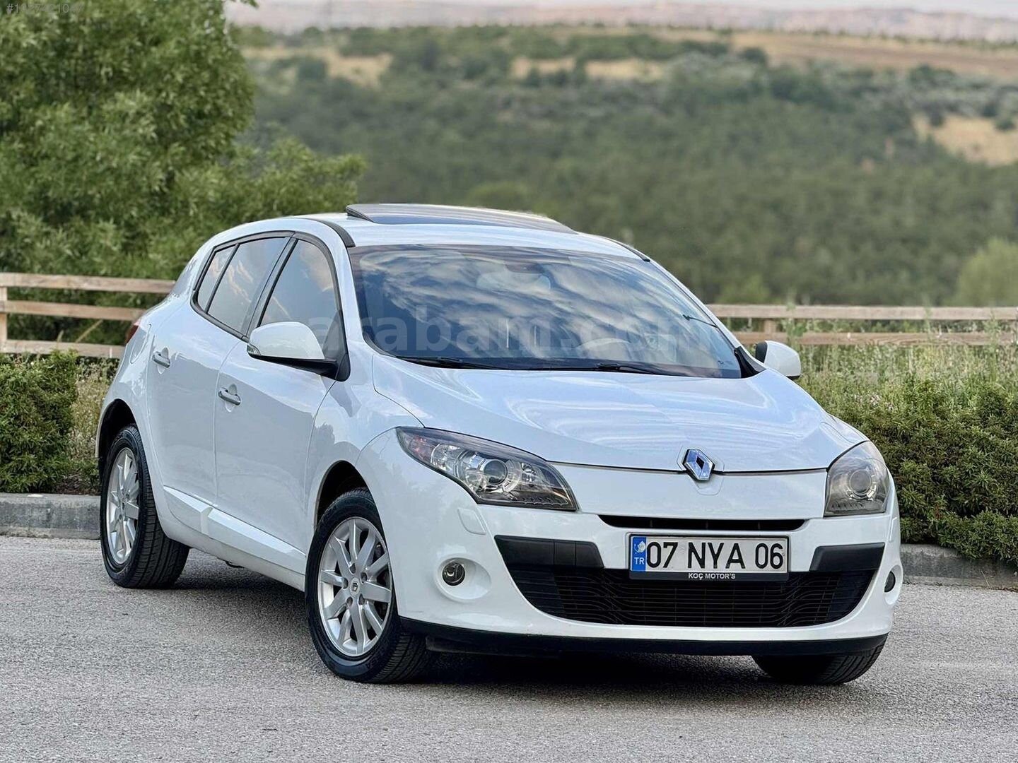 Galeriden Renault Megane 1.6 Privilege 2011 Model Ankara 180.000 km Beyaz 3