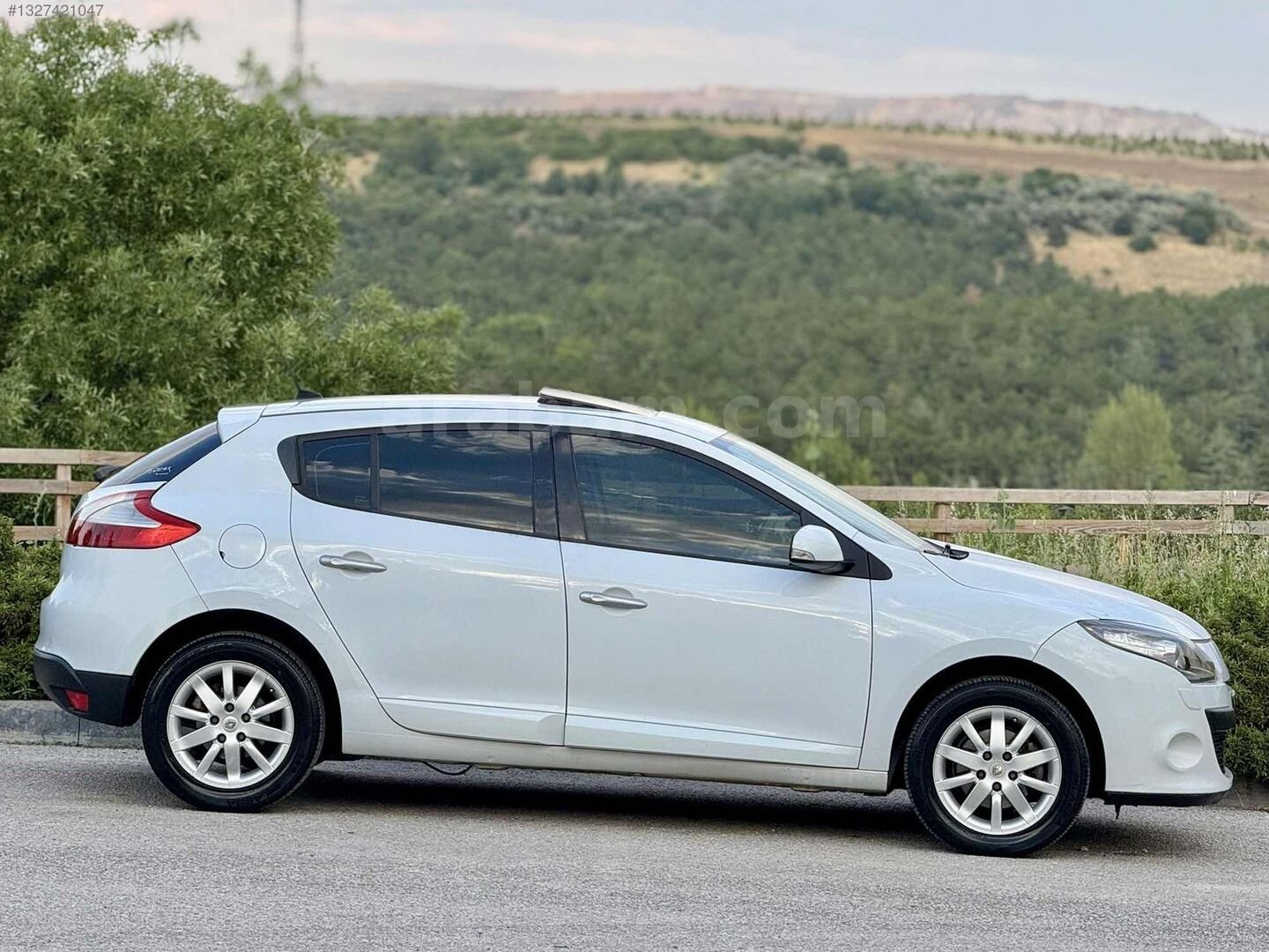 Galeriden Renault Megane 1.6 Privilege 2011 Model Ankara 180.000 km Beyaz 4