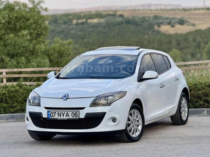 Galeriden Renault Megane 1.6 Privilege 2011 Model Ankara 180.000 km Beyaz