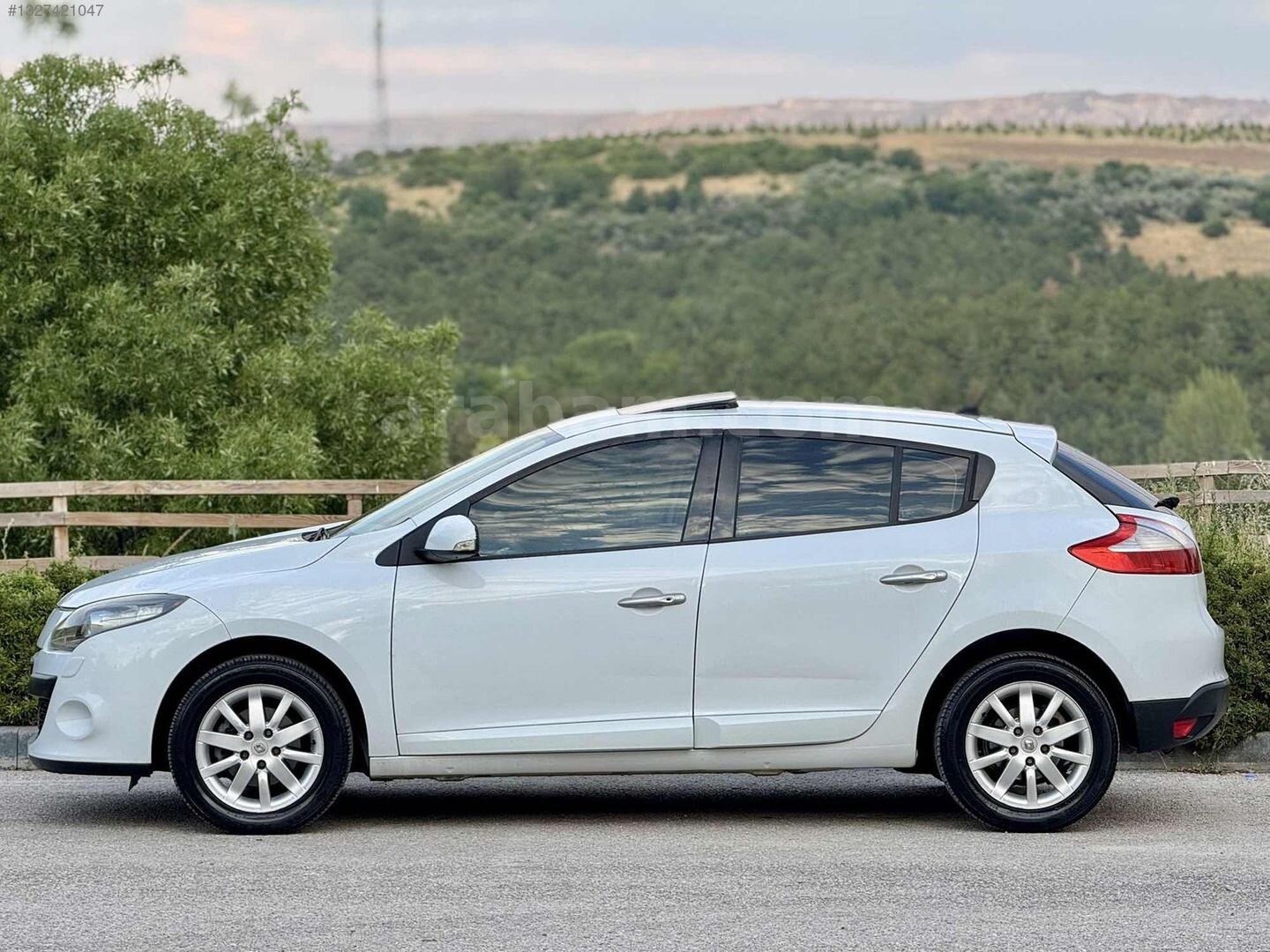 Galeriden Renault Megane 1.6 Privilege 2011 Model Ankara 180.000 km Beyaz 5