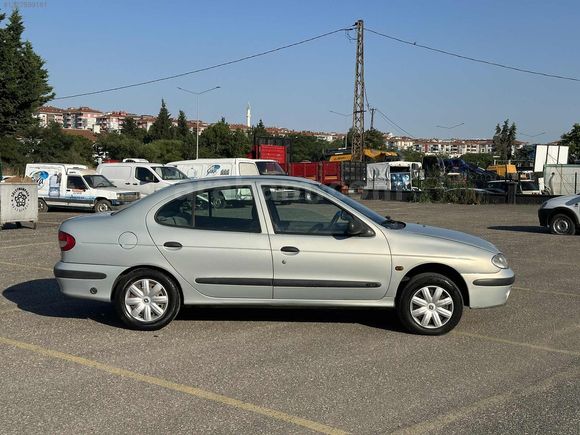NASIR OTOMOTİVDEN 2000 MODEL MEGAN 1 KLİMA