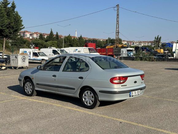NASIR OTOMOTİVDEN 2000 MODEL MEGAN 1 KLİMA