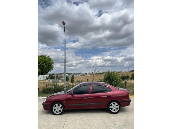 RENAULT MEGANE 1.6 KLİMALI - TAKASLI