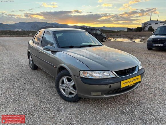 1998 MODEL DİJİTAL KLİMALI 2.0 BENZİN LPG