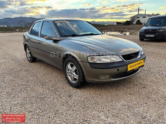 1998 MODEL DİJİTAL KLİMALI 2.0 BENZİN LPG