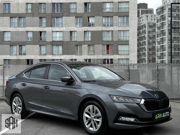 DEĞİŞEN'SİZ 2023 SKODA OCTAVİA 1.5 E-TEC PREMİUM DSG HİBRİT