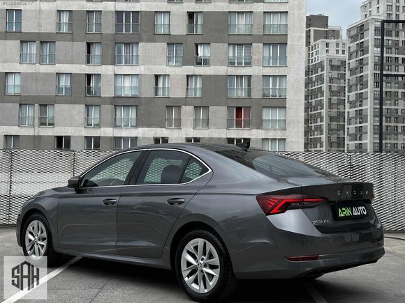 DEĞİŞEN'SİZ 2023 SKODA OCTAVİA 1.5 E-TEC PREMİUM DSG HİBRİT