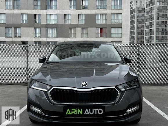 DEĞİŞEN'SİZ 2023 SKODA OCTAVİA 1.5 E-TEC PREMİUM DSG HİBRİT