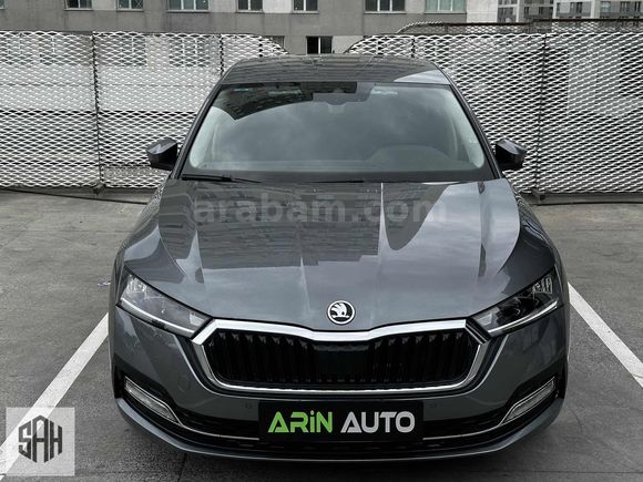 DEĞİŞEN'SİZ 2023 SKODA OCTAVİA 1.5 E-TEC PREMİUM DSG HİBRİT