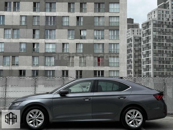 DEĞİŞEN'SİZ 2023 SKODA OCTAVİA 1.5 E-TEC PREMİUM DSG HİBRİT
