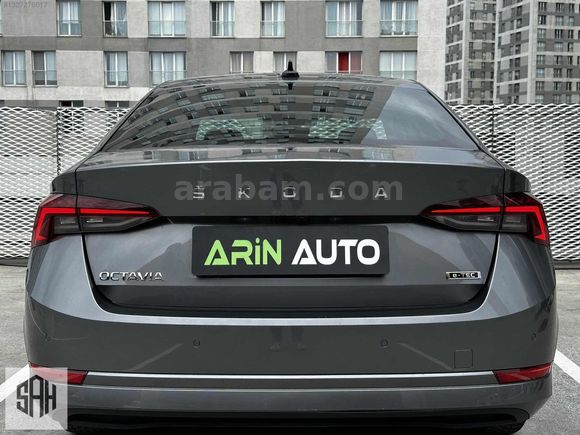 DEĞİŞEN'SİZ 2023 SKODA OCTAVİA 1.5 E-TEC PREMİUM DSG HİBRİT