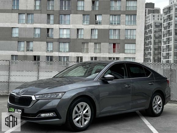 DEĞİŞEN'SİZ 2023 SKODA OCTAVİA 1.5 E-TEC PREMİUM DSG HİBRİT