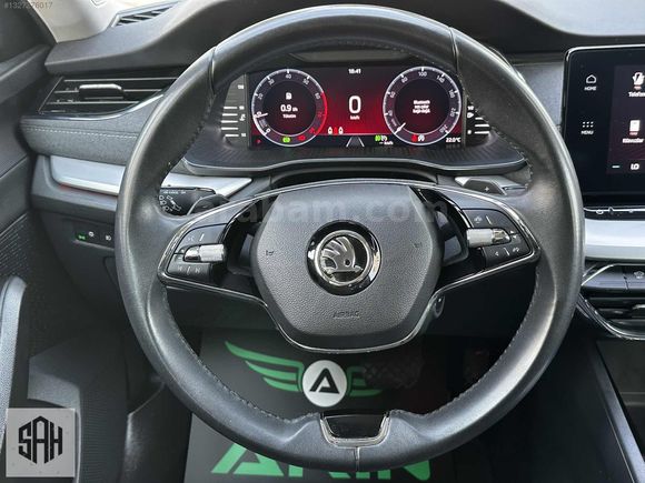 DEĞİŞEN'SİZ 2023 SKODA OCTAVİA 1.5 E-TEC PREMİUM DSG HİBRİT