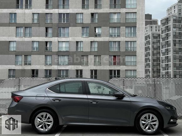 DEĞİŞEN'SİZ 2023 SKODA OCTAVİA 1.5 E-TEC PREMİUM DSG HİBRİT