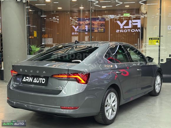 2023 YENİ KASA SKODA OCTAVİA 1.5 E-TEC PREMİUM DSG HİBRİT