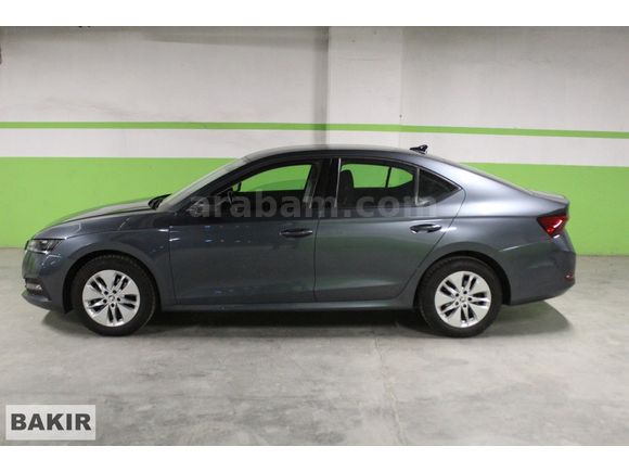 2022 SKODA OCTAVİA 1.5 E-TEC ELİTE 83000KM GERİ GÖRÜŞ DEĞİŞENSİZ