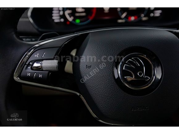 HATASIZ/BOYASIZ/2021/OCTAVİA 1.5 e-Tec Premium 58.000KM/MAVİ+BEJ