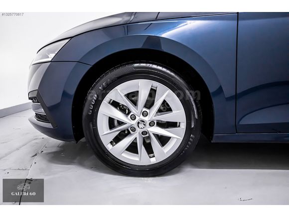 HATASIZ/BOYASIZ/2021/OCTAVİA 1.5 e-Tec Premium 58.000KM/MAVİ+BEJ