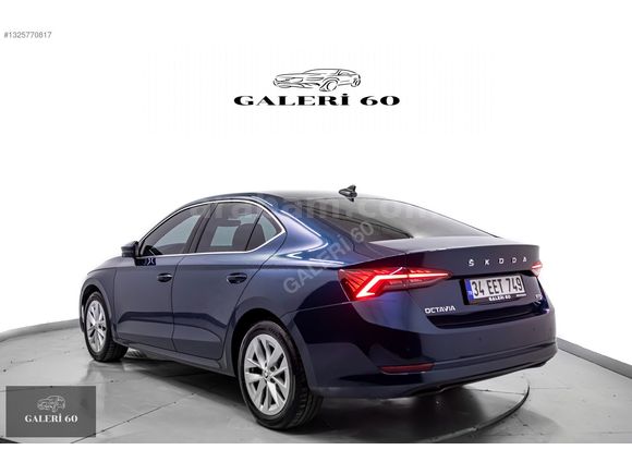 HATASIZ/BOYASIZ/2021/OCTAVİA 1.5 e-Tec Premium 58.000KM/MAVİ+BEJ