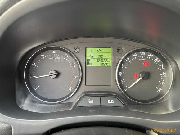 2011 SKODA FABİA 1.2 BENZİN 2.5 PARÇA BOYALI