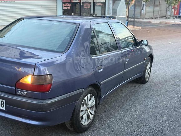 DEĞIŞENSIZ 1999 GRİFFE